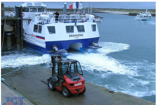 Xe nâng dùng trong cảng biển
